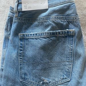 AMERICAN EAGLE MOM JEANS